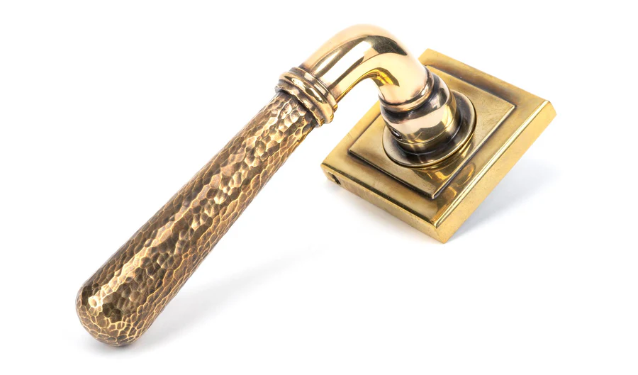 FTA 50040 AGED BRASS HAMMERED NEWBURY LEVER ON ROSE SET (SQUARE) - UNSPRUNG