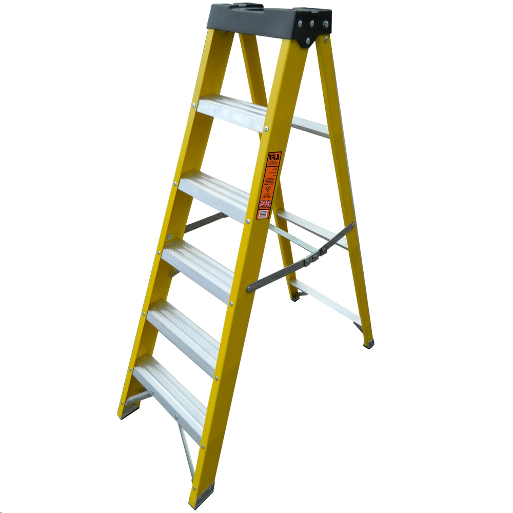 EN131 TRADE FIBREGLASS 4 TREAD STEP LADDER 1.1M