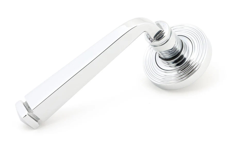 FTA 45617 POLISHED CHROME AVON ROUND LEVER ON ROSE SET (BEEHIVE)
